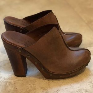 KORK-EASE SIZE 7 BROWN LEATHER CLOG